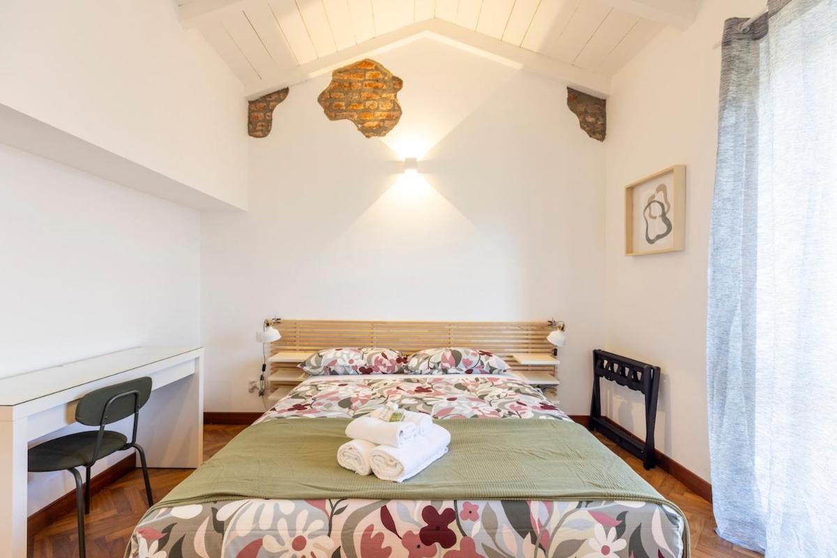15th-century Apt, City-mxp Train Milaan