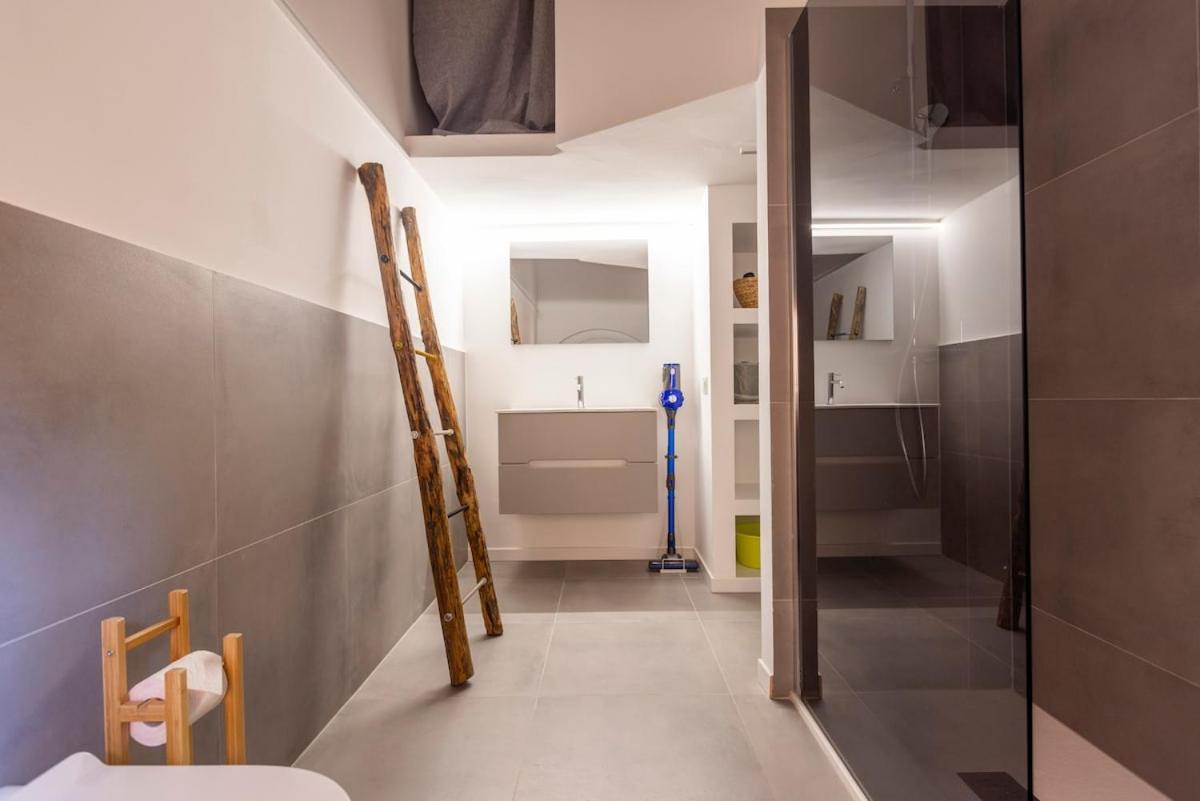 15th-century Apt, City-mxp Train Milaan