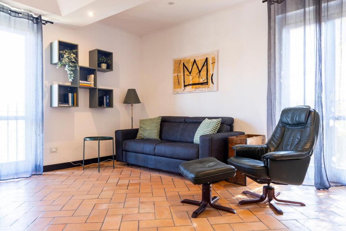 15th-century Apt, City-mxp Train Milaan